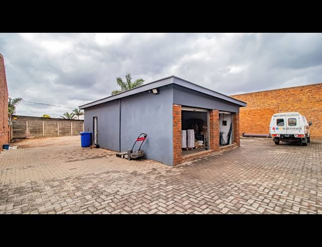 800M² BUILDING FOR SALE IN HERMANSTAD